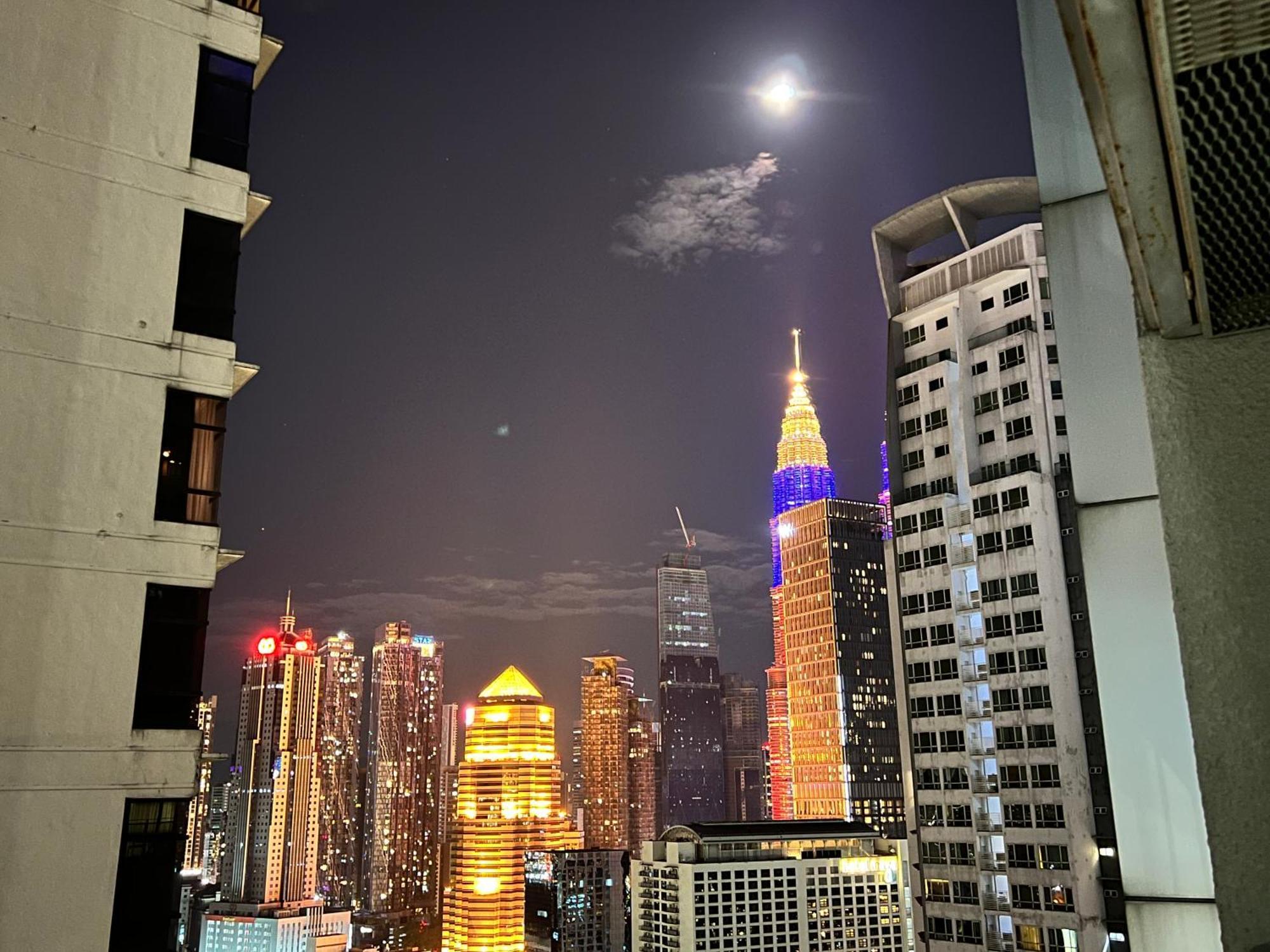 Mercu Summer Suites Klcc By Sweet Home Kuala Lumpur Extérieur photo